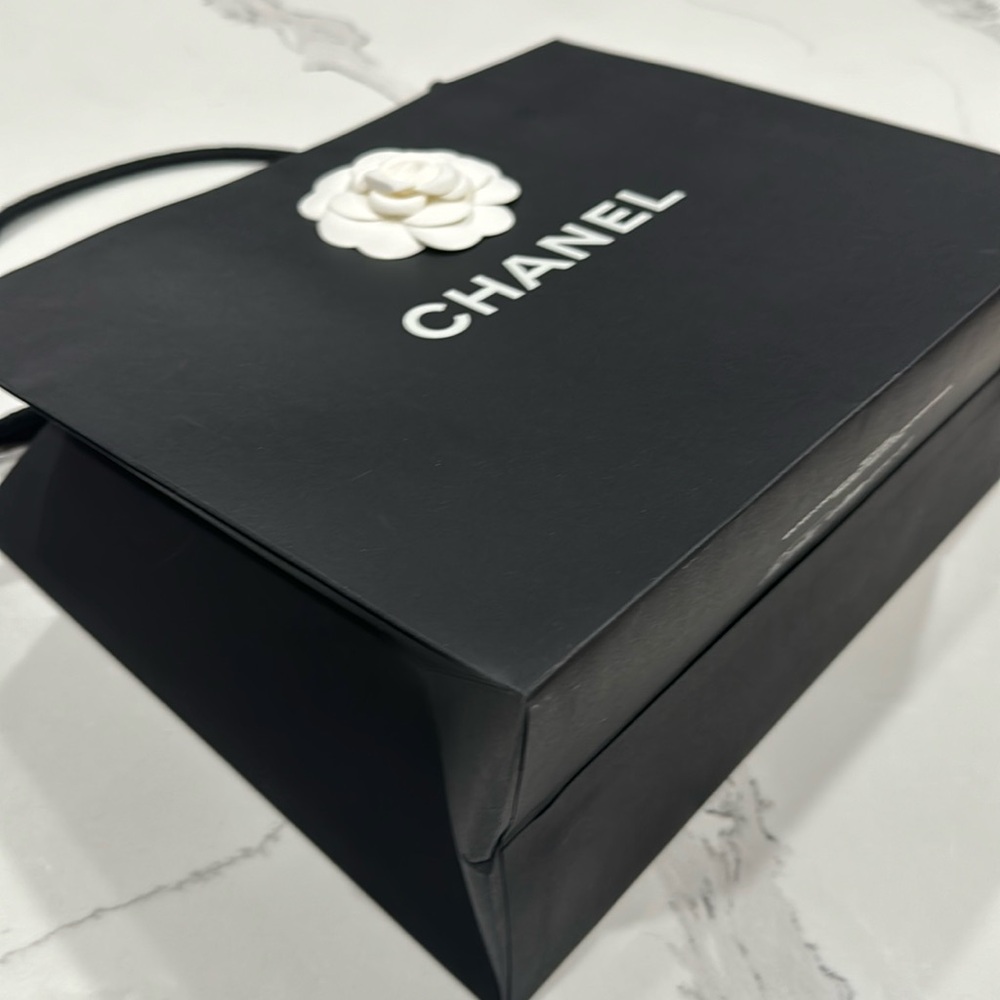 🆕 CHANEL Designer Bag & Ribbon - Picture 5 of 8